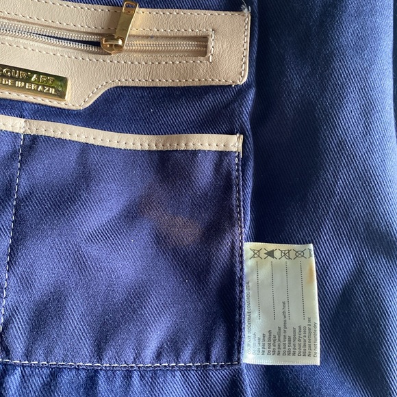 Brazilian leather tote bag by Cour Art. Very soft light brown and gold hardware. - Picture 8 of 11